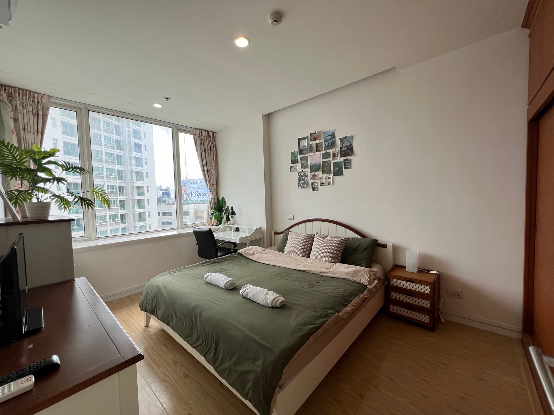 Bedroom with a city view