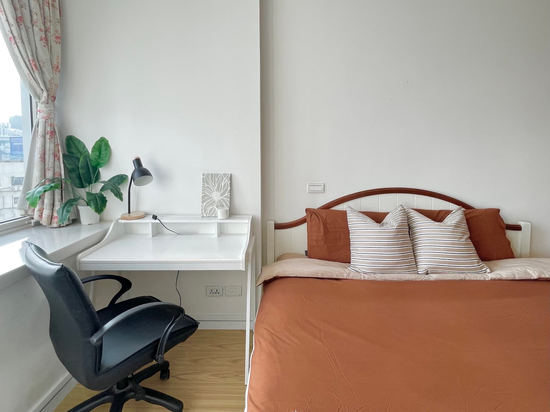 Bedroom with a work desk